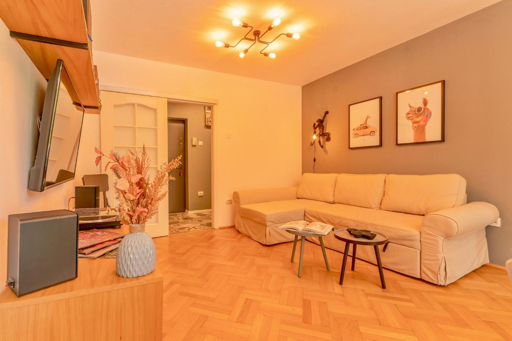 Castanilor 6 - Hip Industrial Apartment Close To City Centre Brasov Exterior photo